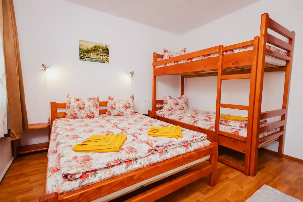 Cameră cu 4 paturi